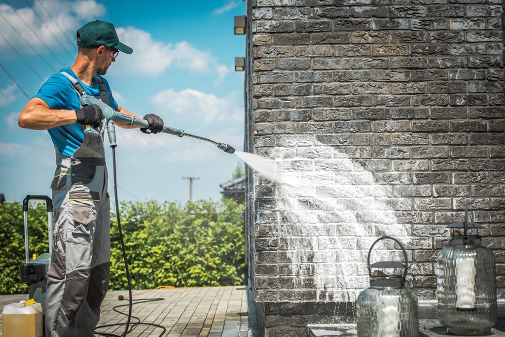 Providing Pressure Wash Services in Manhattan